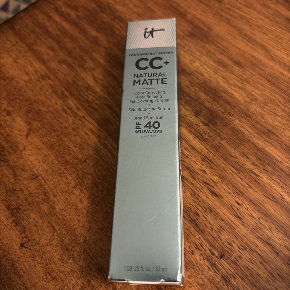 IT COSMETICS ~ CC+ NATURAL MATTE FULL COVERAGE CREAM ~ LIGHT ~ 1.08 OZ